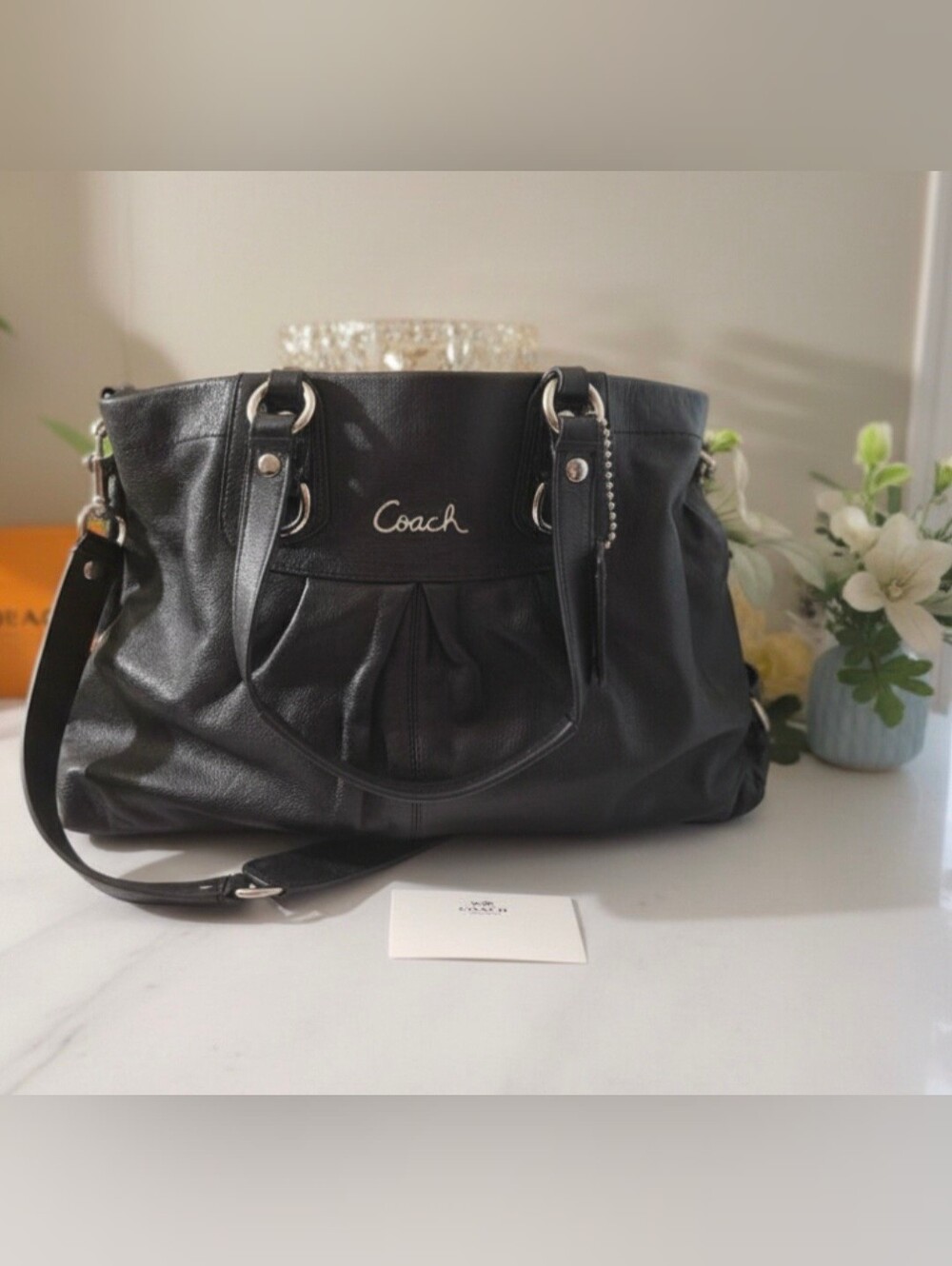 Coach Black Leather Tote Bag - Classic Everyday Handbag ( NEW CONDITION )